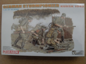 DRAGON 1/35 6174 STURMPIONIER WITH EQUIPMENT KURSK 1943
